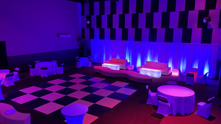 Club Lounge Sweet 16