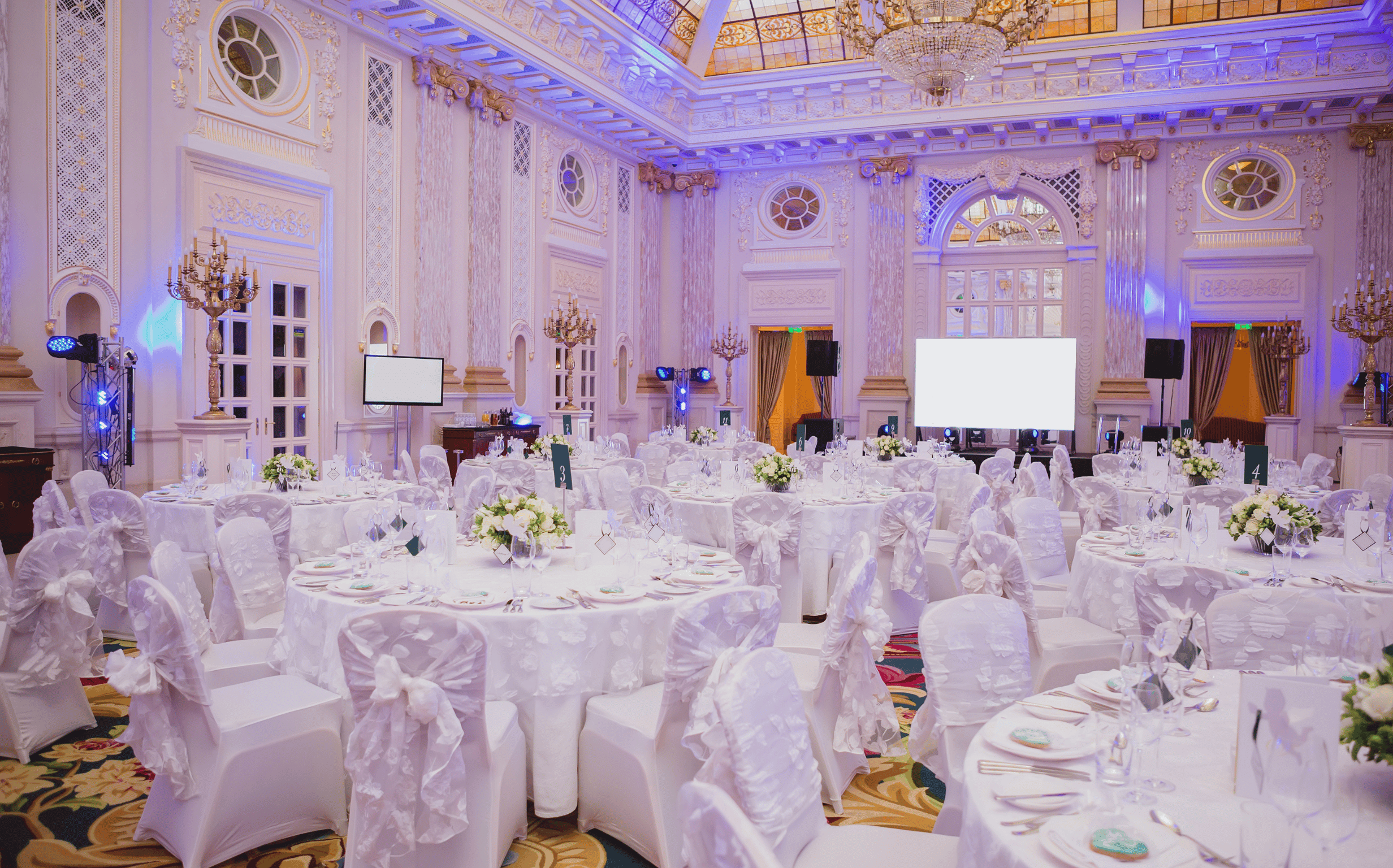 themed décor setups including elegant tables, floral arrangements, custom backdrops, lounge furniture